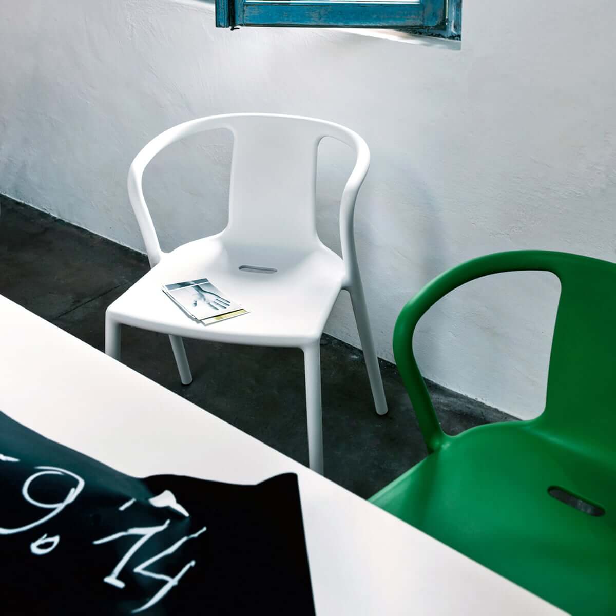 Magis-Air-Armchair-weiss-und-gruen.jpg
